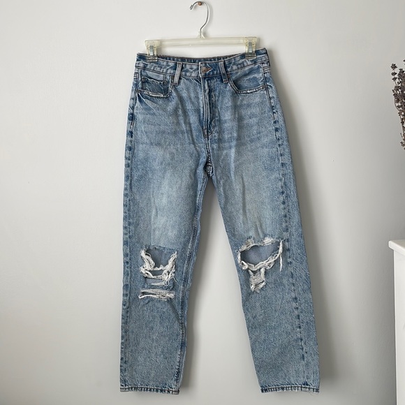 American Eagle Outfitters Denim - American Eagle Mom Straight Jean